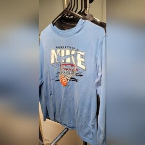 Men's Medium Nike Long Sleeve Basketball Shirt EUC